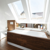 Мансардное окно FAKRO PTP-V U3, среднеповоротное